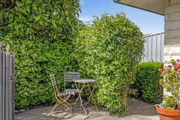 2/56 Aorangi Road, Bryndwr