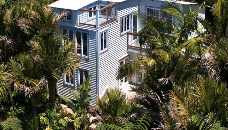 17 Rayner Road, Piha