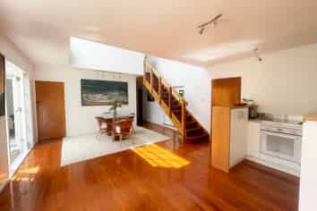 17 Rayner Road, Piha