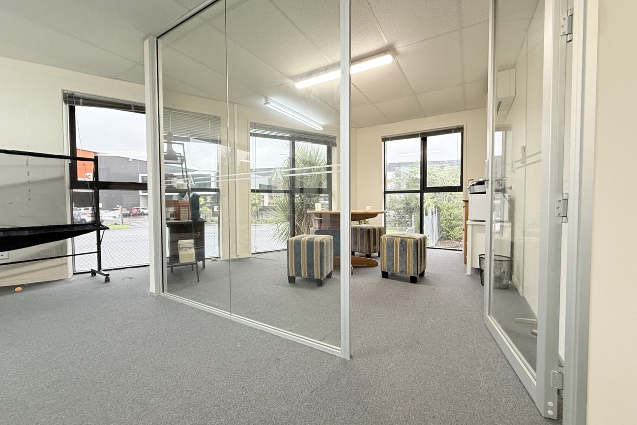Modern Office and Warehouse Mix | 500 m² - Görünüm 3