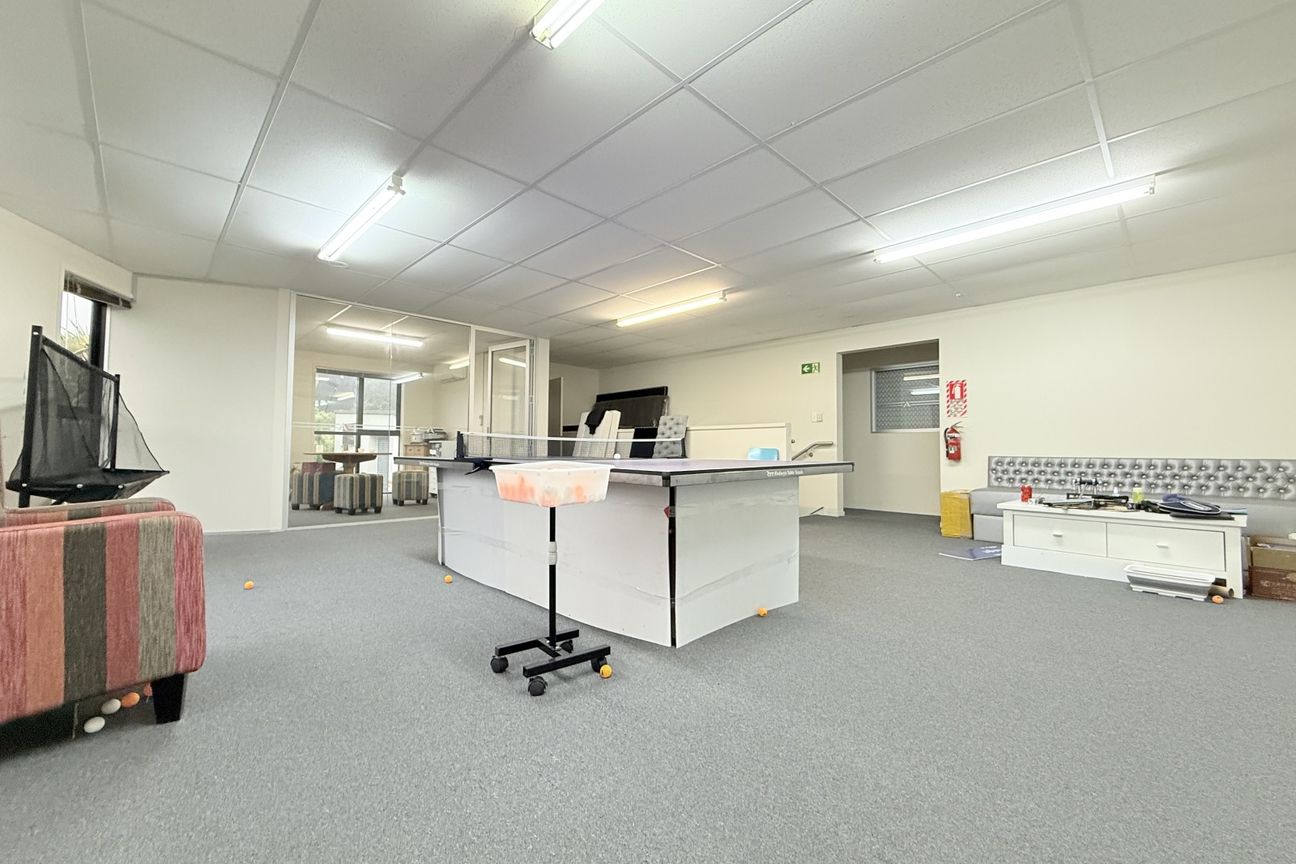 Modern Office and Warehouse Mix | 500 m² - Görünüm 4