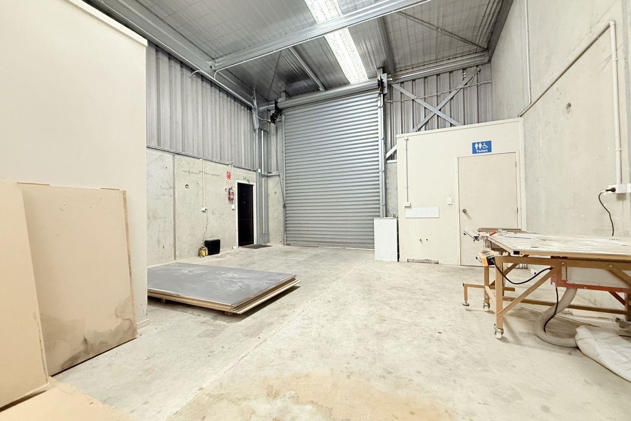 Modern Office and Warehouse Mix | 500 m² - Görünüm 2