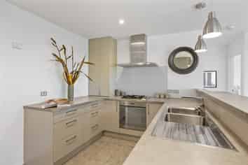 6 Buckingham Court, Wakatu