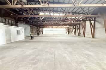 Functional Wiri Warehouse Minimal Office | 740m2