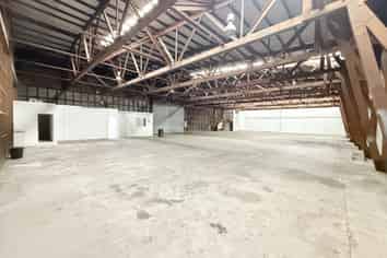 Functional Wiri Warehouse Minimal Office | 740m2
