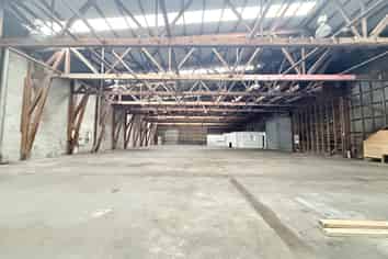 Functional Wiri Warehouse Minimal Office | 740m2