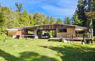 215 Clifton Road, Kaiata