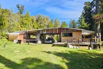 215 Clifton Road, Kaiata