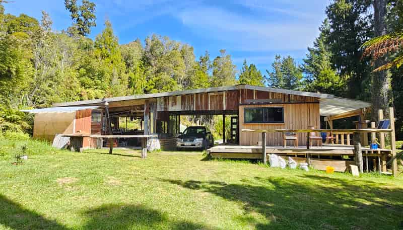 215 Clifton Road, Kaiata