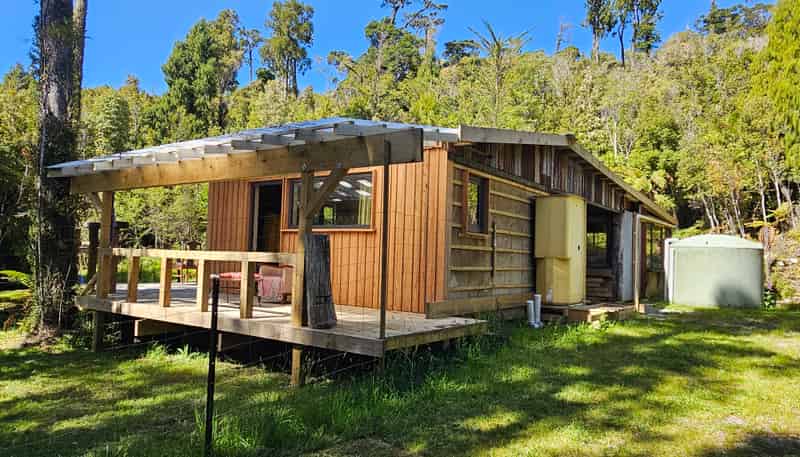 215 Clifton Road, Kaiata