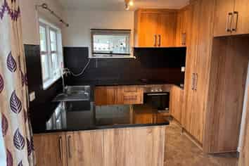 Front/232A Sunset Road, Windsor Park