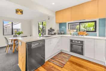 5B Lyn Grove, Papamoa