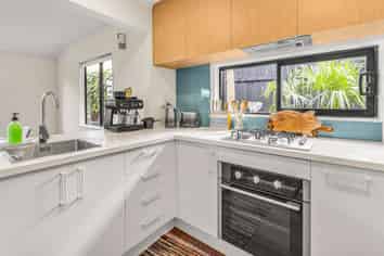 5B Lyn Grove, Papamoa