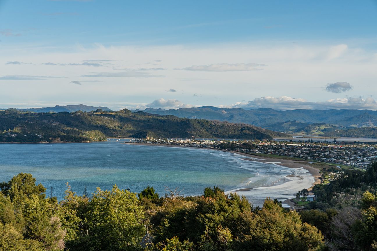 SEA VIEWS, ELEVATED, DOUBLE-GLAZED AND A SURPRISE! - Widok 5