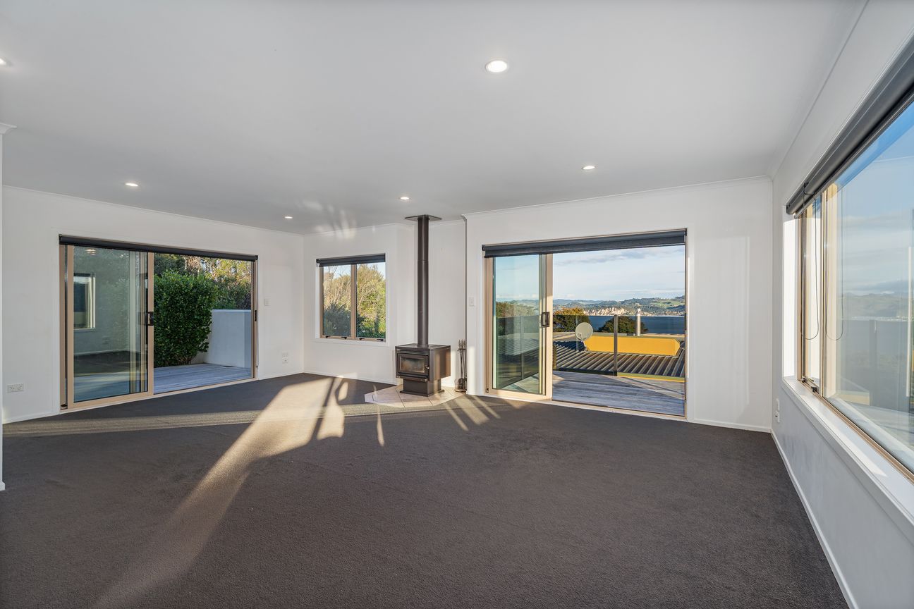 SEA VIEWS, ELEVATED, DOUBLE-GLAZED AND A SURPRISE! - Więcej