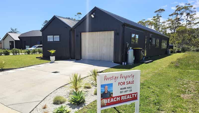  104 Kārearea Way, Matarangi