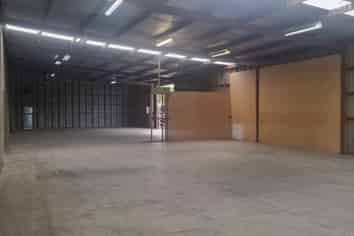 Workshop and Yard handy to Tremaine Ave