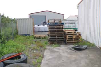 Workshop and Yard handy to Tremaine Ave