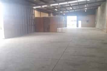 Workshop and Yard handy to Tremaine Ave