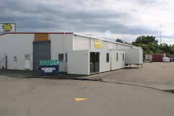 Workshop and Yard handy to Tremaine Ave