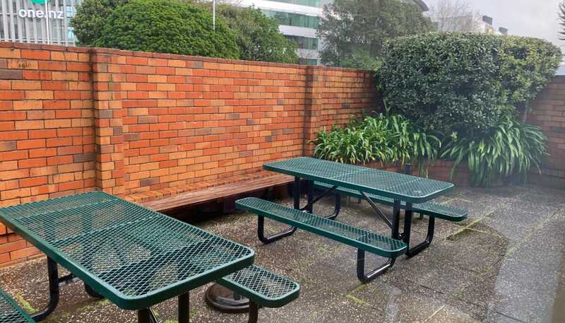 37 Taharoto Road, Takapuna