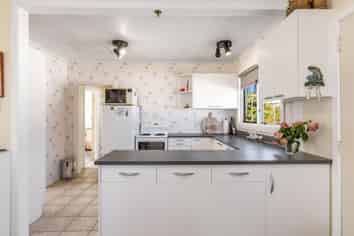 10 Rawhira Road, Waitetoko