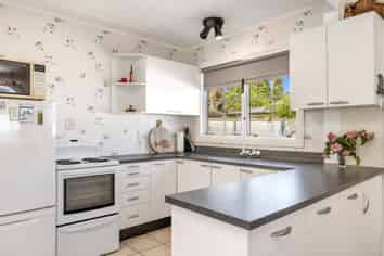 10 Rawhira Road, Waitetoko