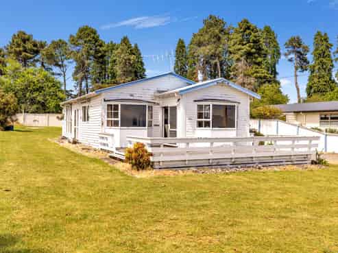 10 Rawhira Road, Lake Taupo (East)