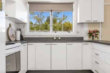 10 Rawhira Road, Waitetoko