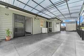 11 Barnsley Place, Henderson