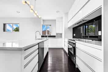 11 Barnsley Place, Henderson