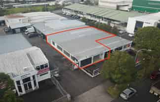 Well-positioned St Johns warehouse