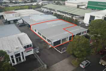 Well-positioned St Johns warehouse