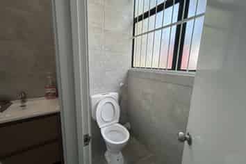 Well-positioned St Johns warehouse