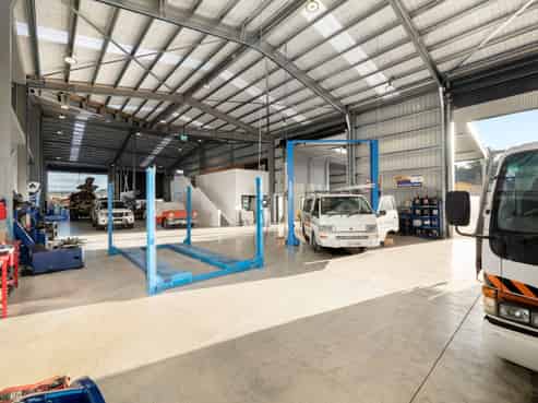 A Grade Office/Warehouse Facility