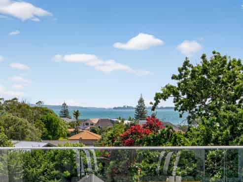 20B Oakwood Grove, Eastern Beach