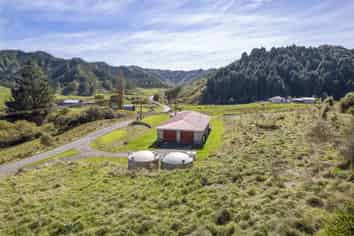 2560 Rawhitiroa Road, Eltham