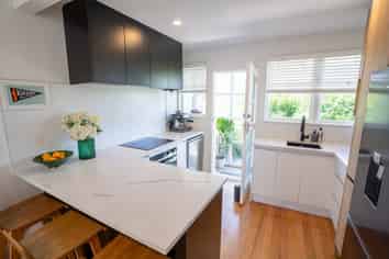 2/13A Kingsway Avenue, Sandringham