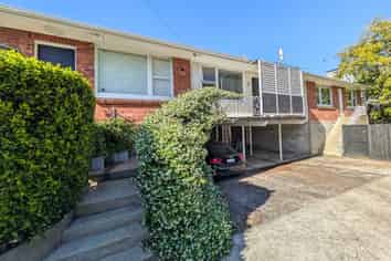 2/13A Kingsway Avenue, Sandringham