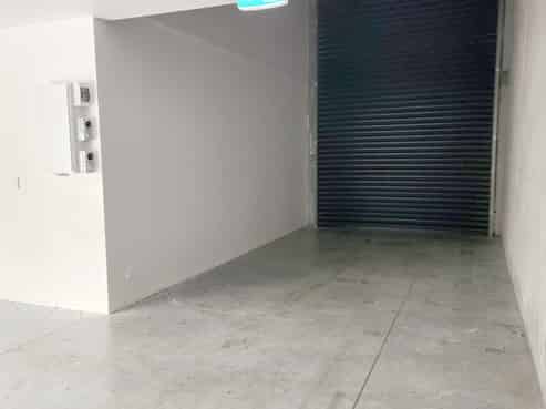 High stud warehouse with 2 bedroom apartment