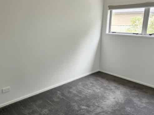 High stud warehouse with 2 bedroom apartment