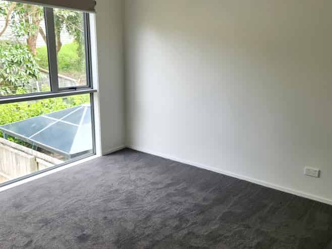 High stud warehouse with 2 bedroom apartment