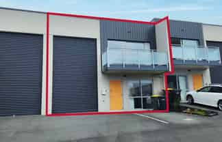 High stud warehouse with 2 bedroom apartment