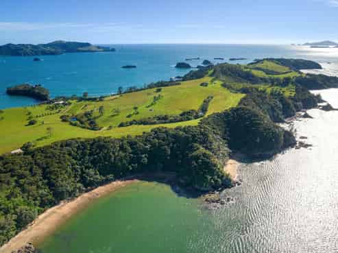 Share 18 Moturoa Island, Russell