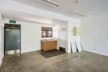 High Exposure Retail on Edmonton Road | 98m2