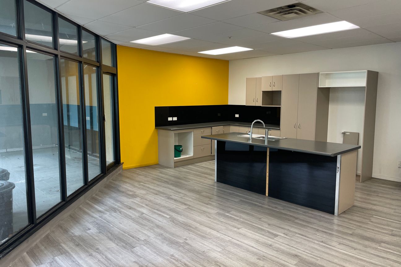 An Upper Cuba Office Oasis - Vue 3