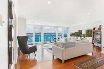 27 Wellington Street, Russell