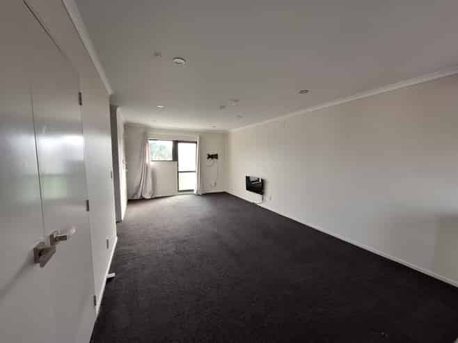 4/8 Kerrs Road, Manukau