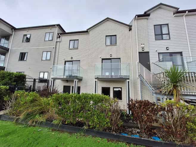 4/8 Kerrs Road, Manukau