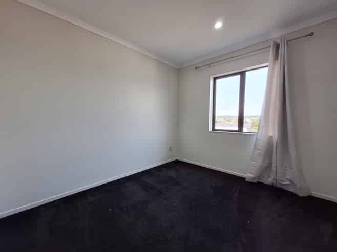 4/8 Kerrs Road, Manukau